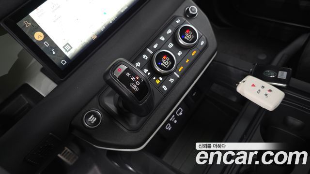 Land Rover Defender (L663) 110 D240 SE 2020 — фото 9