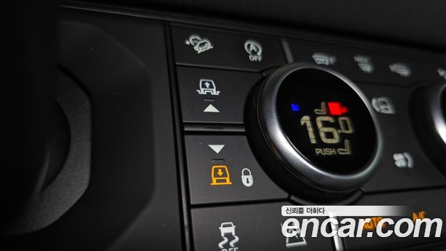 Land Rover Defender (L663) 110 D240 SE 2020 — фото 20
