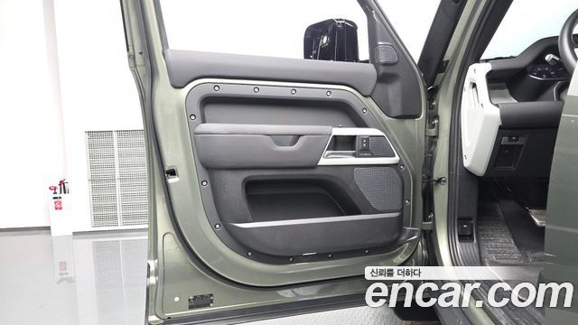 Land Rover Defender (L663) 110 D240 SE 2020 — фото 30