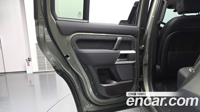 Land Rover Defender (L663) 110 D240 SE 2020 — фото 31