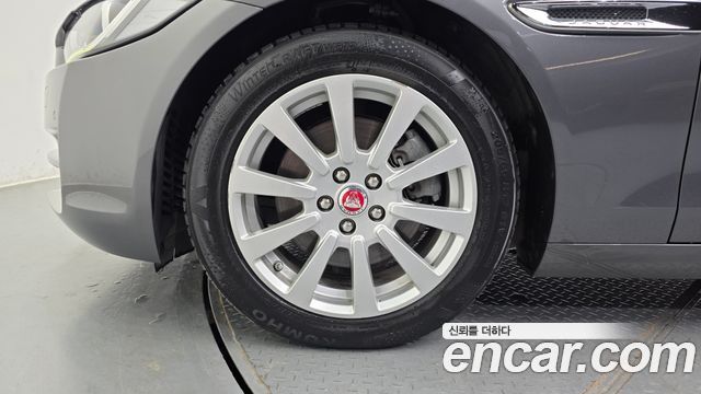 Jaguar XE 20d Prestige 2016 — фото 5