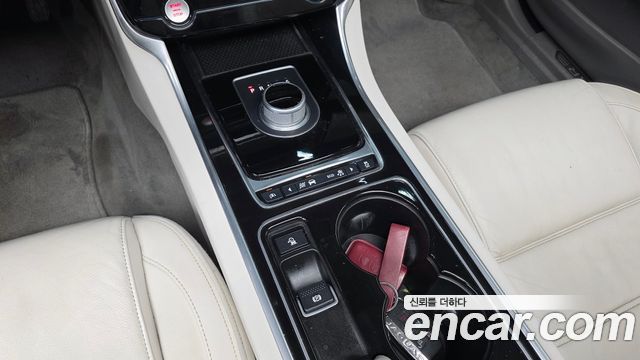 Jaguar XE 20d Prestige 2016 — фото 9