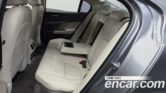 Jaguar XE 20d Prestige 2016 — фото 16