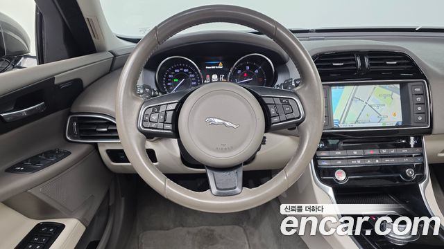 Jaguar XE 20d Prestige 2016 — фото 17