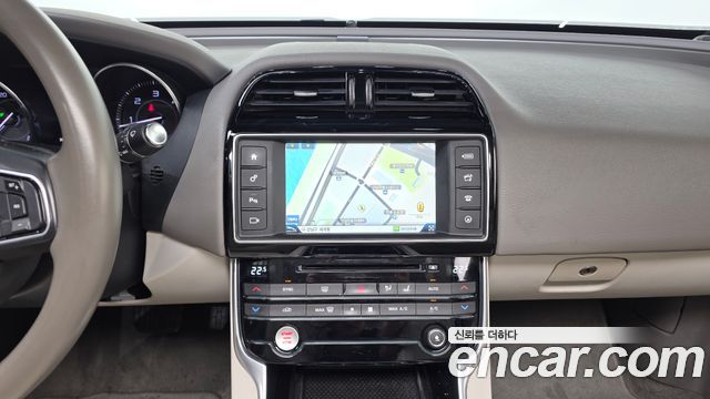 Jaguar XE 20d Prestige 2016 — фото 18