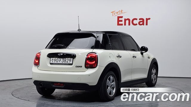 MINI Cooper 5Door Standard 3rd 2018 — фото 2