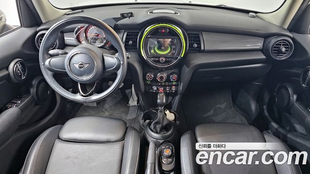 MINI Cooper 5Door Standard 3rd 2018 — фото 7