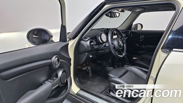 MINI Cooper 5Door Standard 3rd 2018 — фото 10