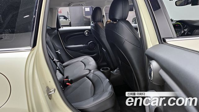 MINI Cooper 5Door Standard 3rd 2018 — фото 11