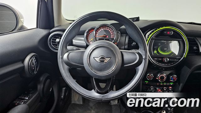 MINI Cooper 5Door Standard 3rd 2018 — фото 13