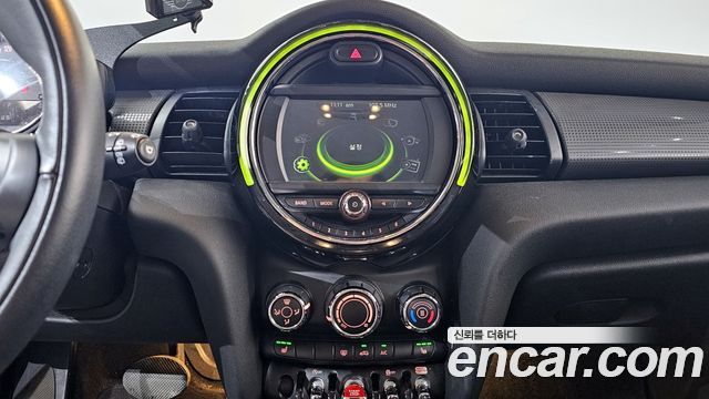 MINI Cooper 5Door Standard 3rd 2018 — фото 14