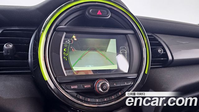 MINI Cooper 5Door Standard 3rd 2018 — фото 15