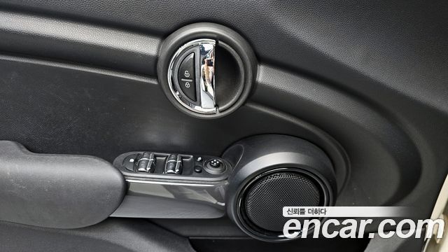 MINI Cooper 5Door Standard 3rd 2018 — фото 19