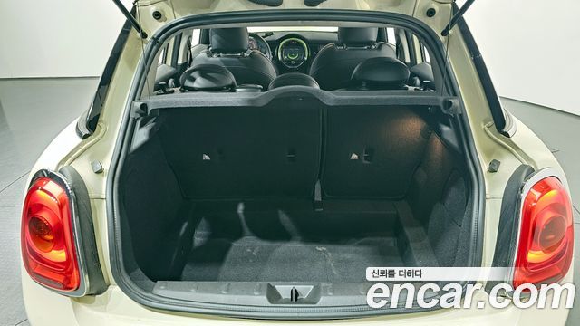 MINI Cooper 5Door Standard 3rd 2018 — фото 20
