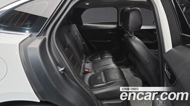 Jaguar F-PACE 20d Prestige 2018 — фото 11