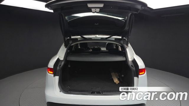 Jaguar F-PACE 20d Prestige 2018 — фото 20