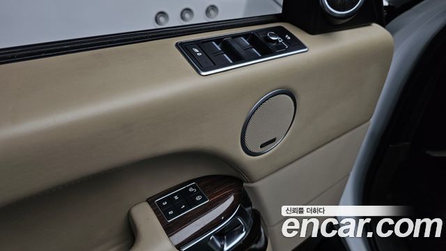 Land Rover Range Rover (IV) 4.4 SDV8 Vogue SE DIESEL 2016 — фото 17
