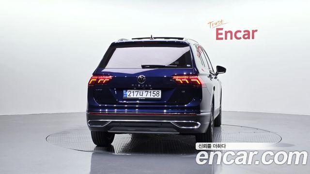 Volkswagen Tiguan Allspace 2.0 TSI Prestige 2023 — фото 4