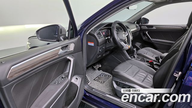 Volkswagen Tiguan Allspace 2.0 TSI Prestige 2023 — фото 10