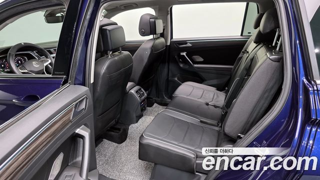 Volkswagen Tiguan Allspace 2.0 TSI Prestige 2023 — фото 12