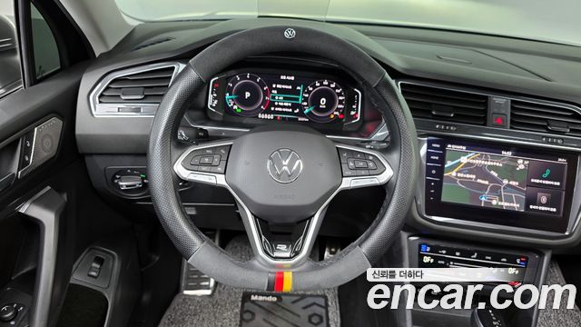 Volkswagen Tiguan Allspace 2.0 TSI Prestige 2023 — фото 13