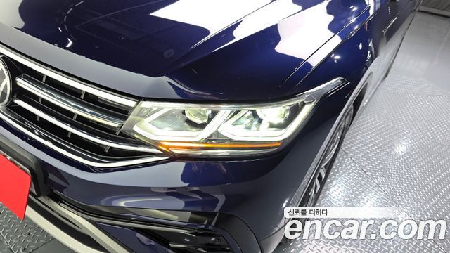 Volkswagen Tiguan Allspace 2.0 TSI Prestige 2023 — фото 22