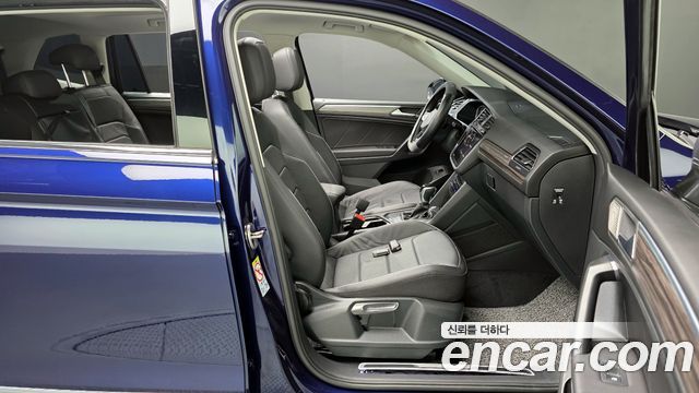 Volkswagen Tiguan Allspace 2.0 TSI Prestige 2023 — фото 26