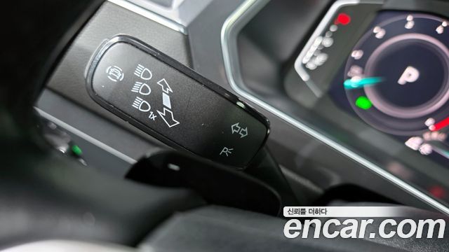Volkswagen Tiguan Allspace 2.0 TSI Prestige 2023 — фото 27