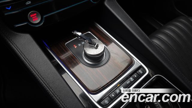 Jaguar F-PACE 20d Portfolio 2018 — фото 9