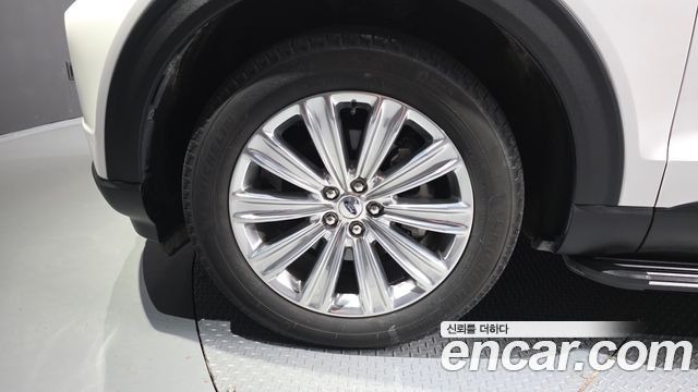 Ford Explorer (VI) 2.3 LimIted 4WD 2021 — фото 5