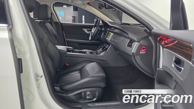 Jaguar XF (X260) 20d Portfolio 2019 — фото 15