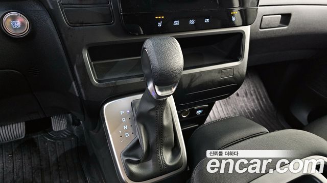 Hyundai Staria Tourer 11-Seater Smart 2025 — фото 9