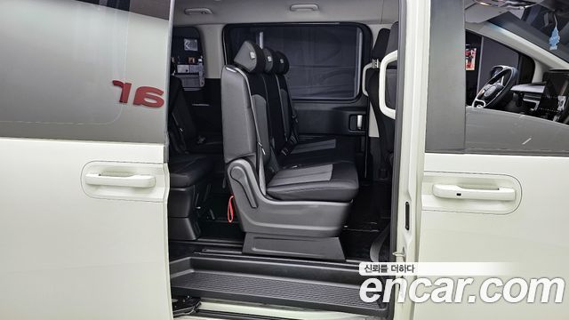 Hyundai Staria Tourer 11-Seater Smart 2025 — фото 12