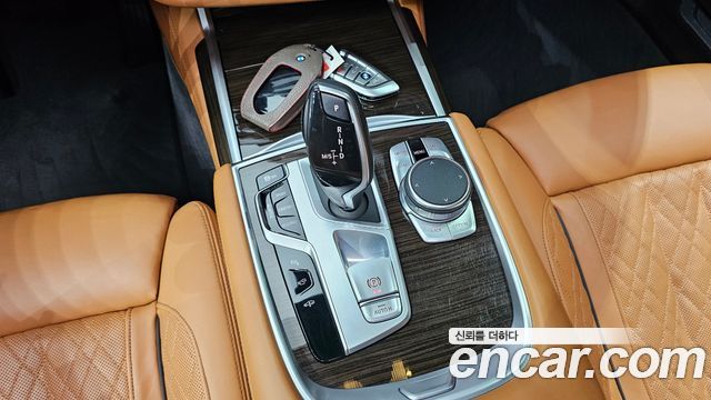 BMW 7 Series (G11) 740Li xDrive Design Pure Excellence 2020 — фото 6