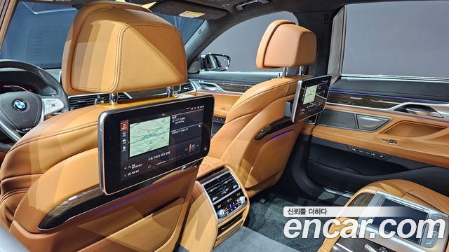 BMW 7 Series (G11) 740Li xDrive Design Pure Excellence 2020 — фото 7