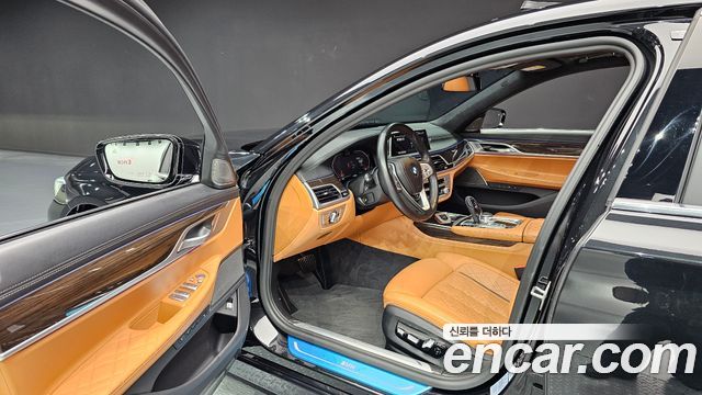 BMW 7 Series (G11) 740Li xDrive Design Pure Excellence 2020 — фото 8