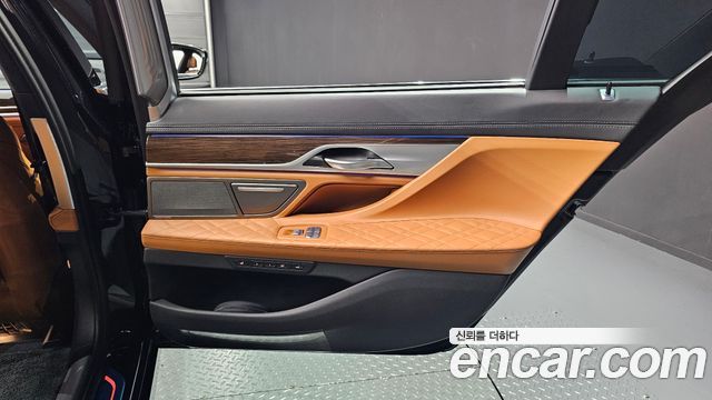 BMW 7 Series (G11) 740Li xDrive Design Pure Excellence 2020 — фото 18