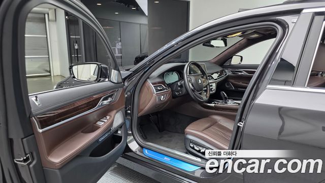 BMW 7 Series (G11) 750Li xDrive Premium 2017 — фото 10