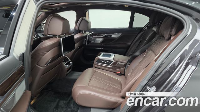 BMW 7 Series (G11) 750Li xDrive Premium 2017 — фото 12