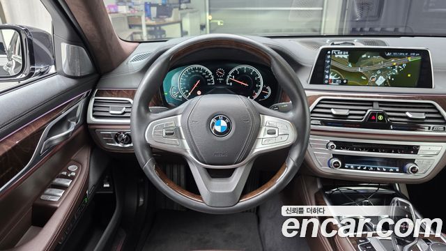 BMW 7 Series (G11) 750Li xDrive Premium 2017 — фото 13