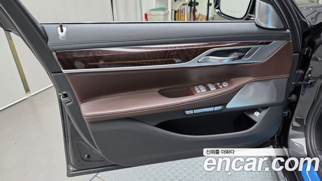 BMW 7 Series (G11) 750Li xDrive Premium 2017 — фото 24