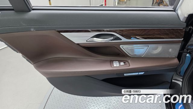 BMW 7 Series (G11) 750Li xDrive Premium 2017 — фото 25