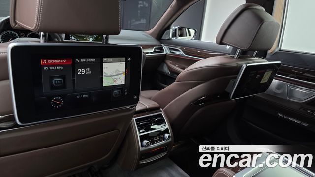 BMW 7 Series (G11) 750Li xDrive Premium 2017 — фото 31