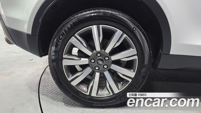 Land Rover Discovery Sport 2.0 TD4 HSE Luxury 2018 — фото 5