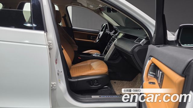 Land Rover Discovery Sport 2.0 TD4 HSE Luxury 2018 — фото 11