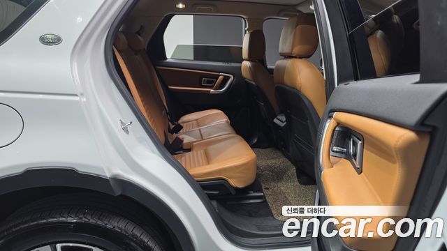 Land Rover Discovery Sport 2.0 TD4 HSE Luxury 2018 — фото 12