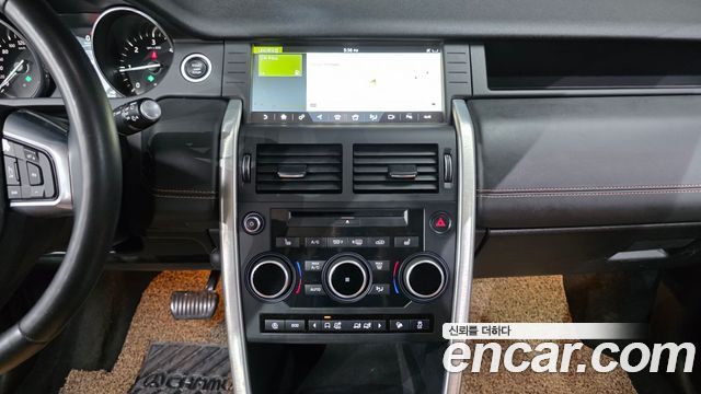 Land Rover Discovery Sport 2.0 TD4 HSE Luxury 2018 — фото 14