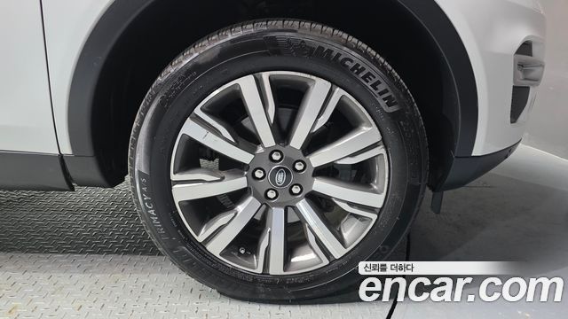 Land Rover Discovery Sport 2.0 TD4 HSE Luxury 2018 — фото 21