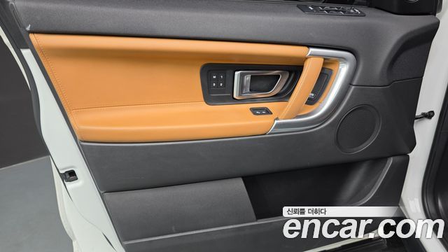 Land Rover Discovery Sport 2.0 TD4 HSE Luxury 2018 — фото 24