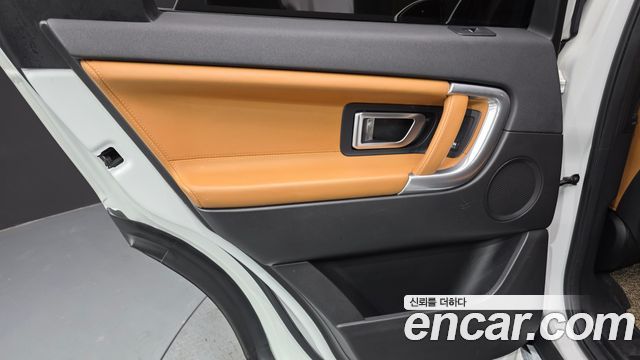 Land Rover Discovery Sport 2.0 TD4 HSE Luxury 2018 — фото 25